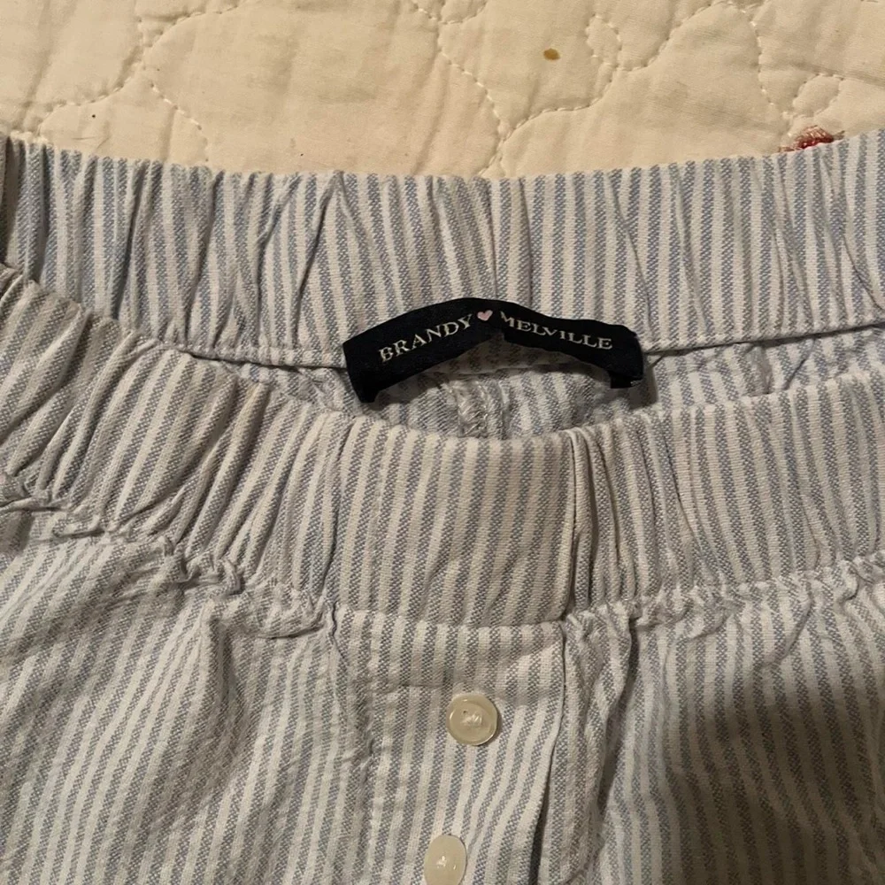 Brandy Melville Light Blue Striped Shorts - Picture 4 of 8